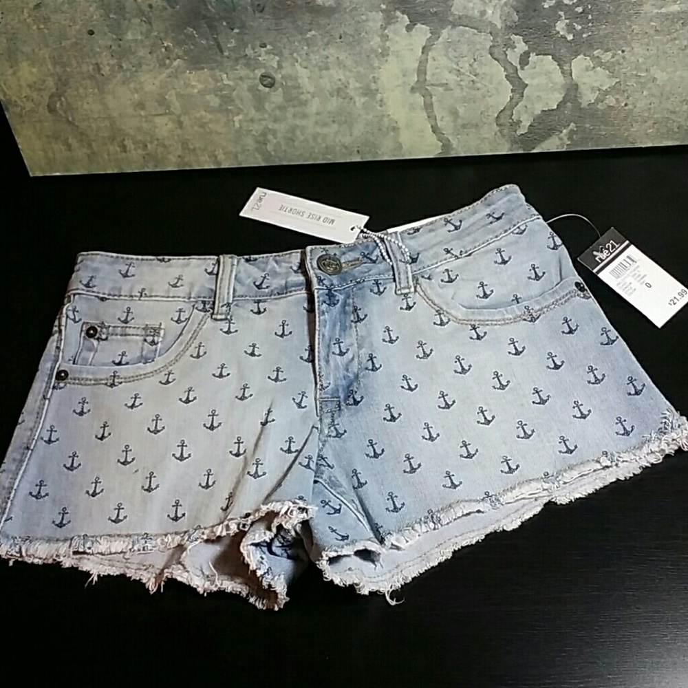 Mid Rise Shorts - Picture 4 of 5